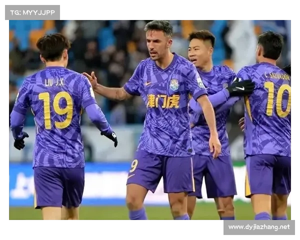 上海足球赛事激战正酣 球迷热情高涨迎接新一轮巅峰对决 上海足球赛事激战正酣 球迷热情高涨迎接新一轮巅峰对决